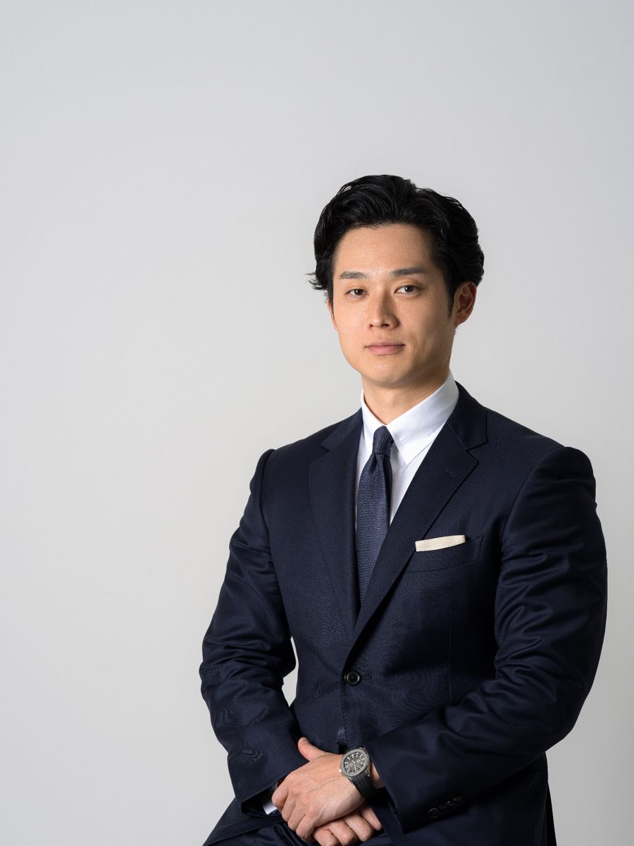 代表 小山 晃弘